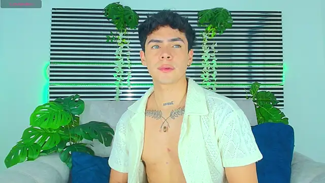 CamiiGuzmanX online show from 24, 4, 2026