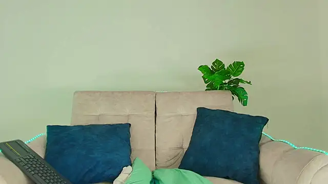 CamiiGuzmanX online show from 6, 10, 2025