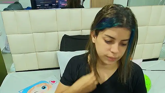 Snapshot of gisell_gomez chatting on 27, 10, 2025 gisell gomez online show from 27, 10, 2025