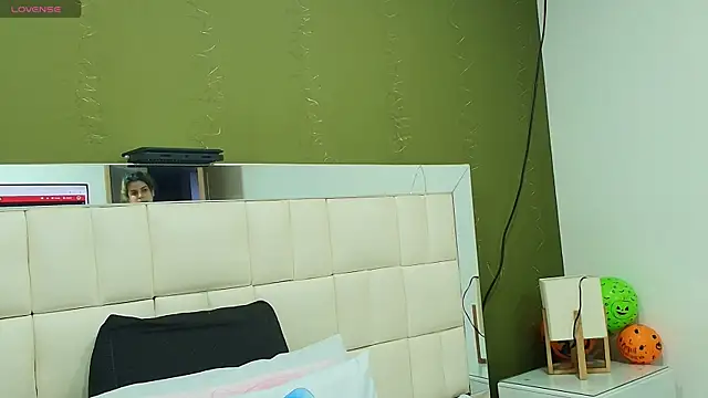 Snapshot of gisell_gomez chatting on 26, 10, 2025 gisell gomez online show from 26, 10, 2025