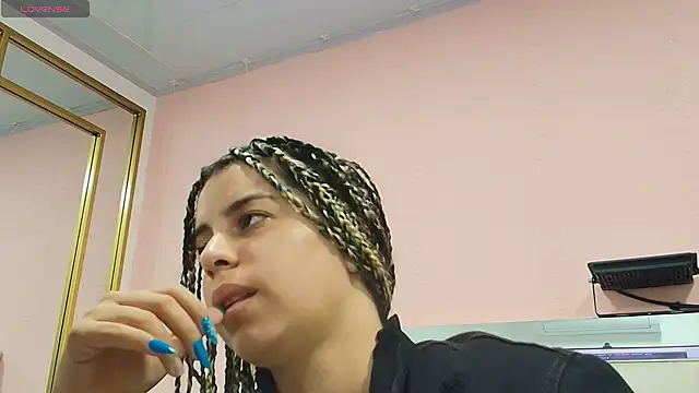 Snapshot of gisell_gomez chatting on 28, 11, 2025 gisell gomez online show from 28, 11, 2025