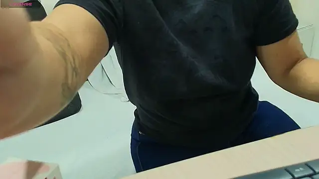 Snapshot of gisell_gomez chatting on 5, 10, 2025 gisell gomez online show from 5, 10, 2025