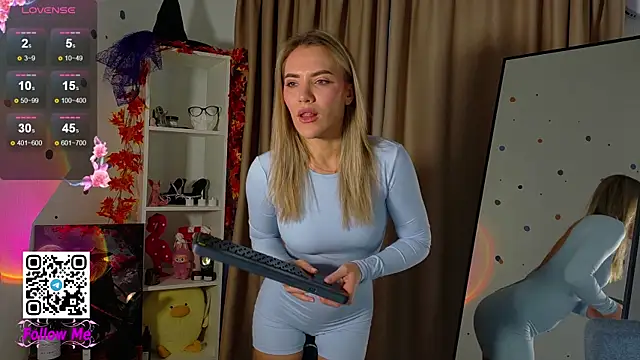 HoneyJohansson online show from 13, 11, 2025