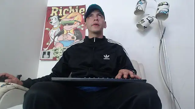 Snapshot of Thomasjons_ chatting on 5, 2, 2026 Thomasjons online show from 5, 2, 2026