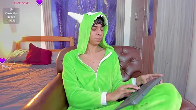 Snapshot of The_best_twink chatting on 26, 11, 2025 The best twink online show from 26, 11, 2025