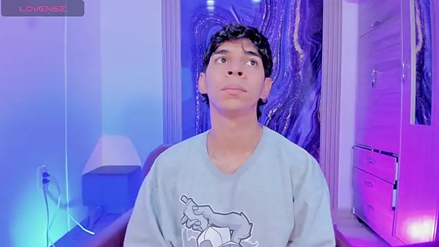 Snapshot of The_best_twink chatting on 2, 12, 2025 The best twink online show from 2, 12, 2025