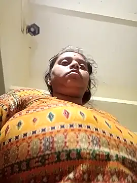 Snapshot of Hot_crety chatting on 5, 11, 2025 Hot crety online show from 5, 11, 2025