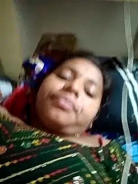 Snapshot of Hot_crety chatting on 3, 11, 2025 Hot crety online show from 3, 11, 2025