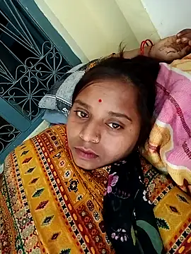 Snapshot of Hot_crety chatting on 6, 11, 2025 Hot crety online show from 6, 11, 2025