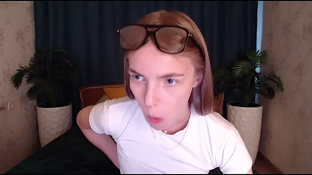 HitGyrl online show from 6, 11, 2025