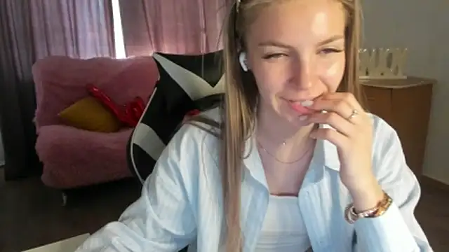HitGyrl online show from 5, 6, 2026
