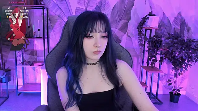 LiliLuna online show from 4, 12, 2025