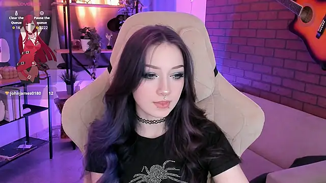 LiliLuna online show from 12, 11, 2025