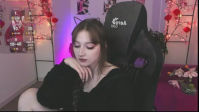 LiliLuna online show from 9, 4, 2026