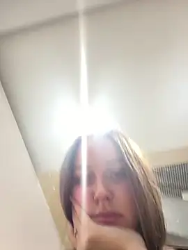 Snapshot of ElliRose chatting on 28, 10, 2025 ElliRose online show from 28, 10, 2025