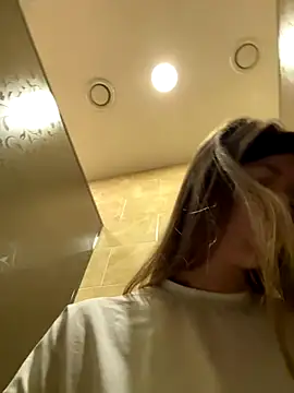 Snapshot of ElliRose chatting on 30, 9, 2025 ElliRose online show from 30, 9, 2025