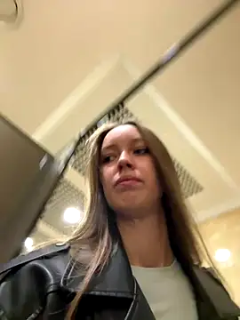 Snapshot of ElliRose chatting on 10, 9, 2025 ElliRose online show from 10, 9, 2025