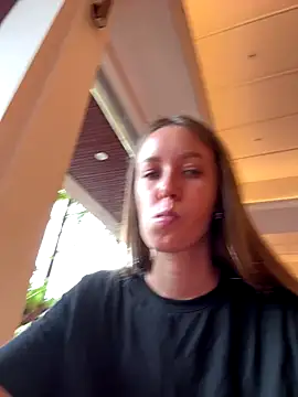 Snapshot of ElliRose chatting on 9, 10, 2025 ElliRose online show from 9, 10, 2025