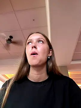 Snapshot of ElliRose chatting on 13, 10, 2025 ElliRose online show from 13, 10, 2025