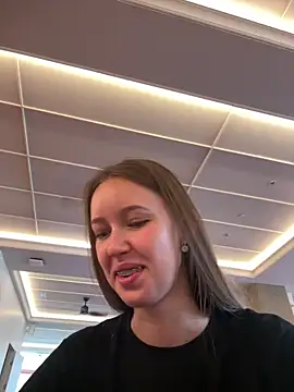 Snapshot of ElliRose chatting on 17, 10, 2025 ElliRose online show from 17, 10, 2025