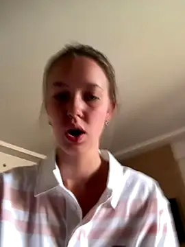 Snapshot of ElliRose chatting on 18, 10, 2025 ElliRose online show from 18, 10, 2025