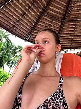 Snapshot of ElliRose chatting on 21, 10, 2025 ElliRose online show from 21, 10, 2025