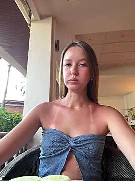 Snapshot of ElliRose chatting on 7, 10, 2025 ElliRose online show from 7, 10, 2025