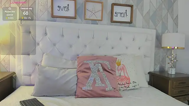 arianna cox   online show from 10, 10, 2025