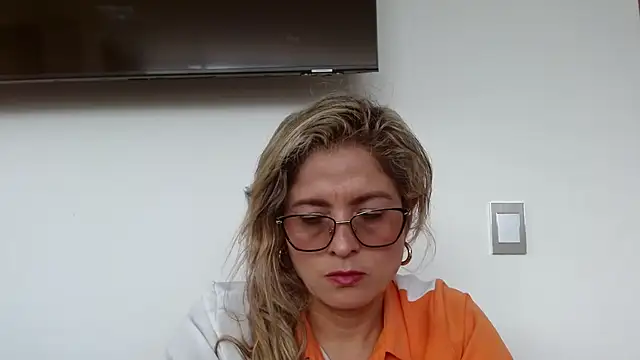 linda-mature43 online show from 15, 10, 2025