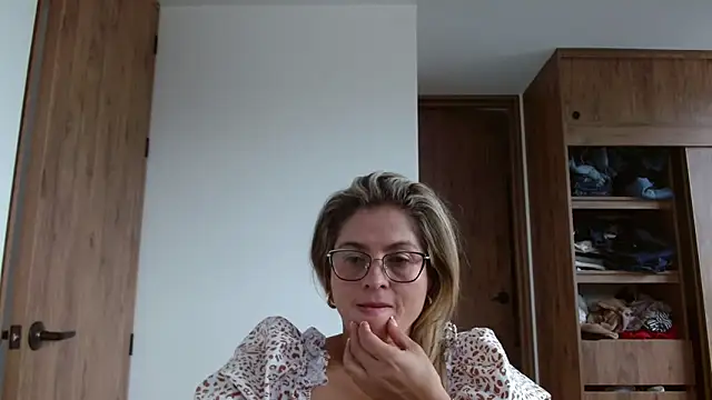 linda-mature43 online show from 24, 10, 2025