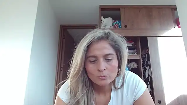 linda-mature43 online show from 13, 9, 2025