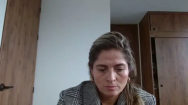 linda-mature43 online show from 15, 11, 2025