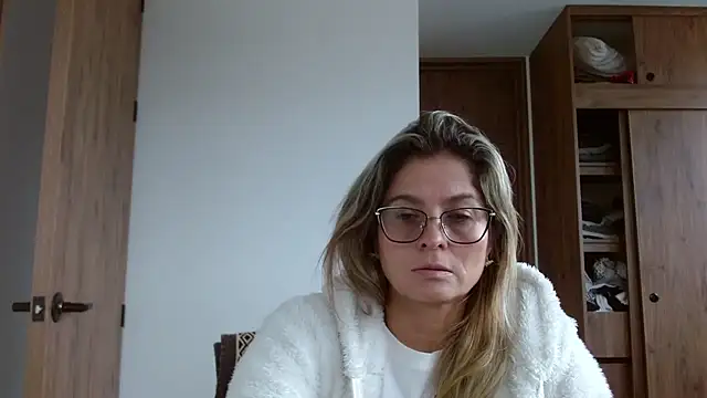 linda-mature43 online show from 26, 11, 2025