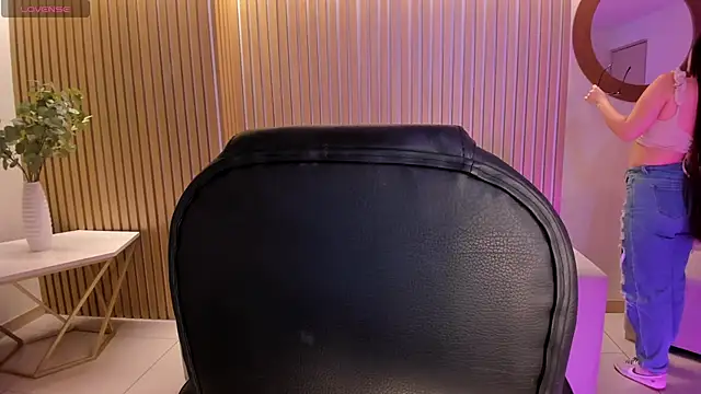 SarahRhodes  online show from 28, 10, 2025