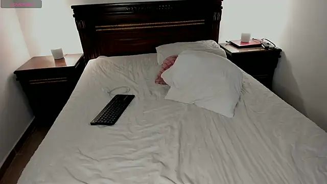 Victoriaa Adams online show from 8, 9, 2025