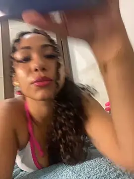 Snapshot of jhennyfer chatting on 15, 10, 2025 jhennyfer online show from 15, 10, 2025