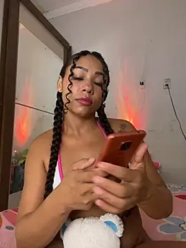 Snapshot of jhennyfer chatting on 5, 12, 2025 jhennyfer online show from 5, 12, 2025