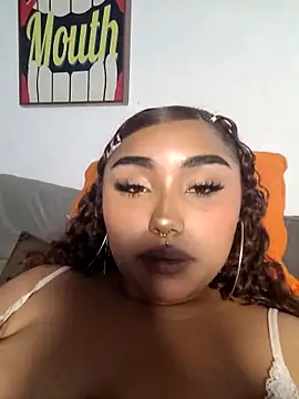 Snapshot of Honeyyy_Brown chatting on 3, 10, 2025 Honeyyy Brown online show from 3, 10, 2025