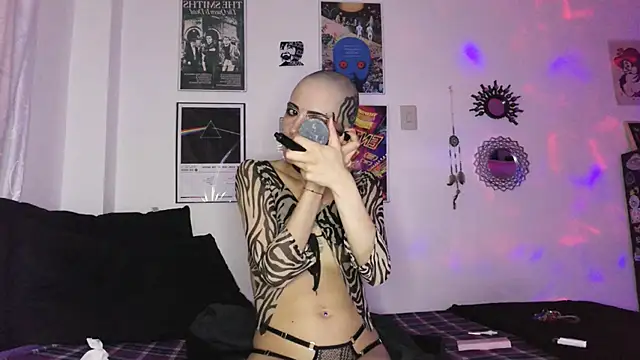 plutonbluemooon333 online show from 10, 9, 2025