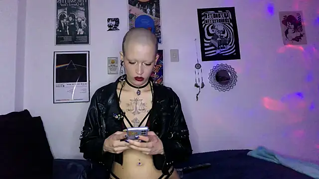 plutonbluemooon333 online show from 28, 11, 2025