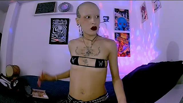 plutonbluemooon333 online show from 8, 4, 2026