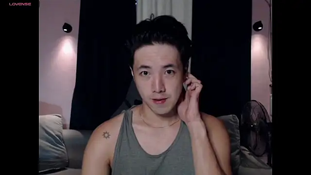 Snapshot of Addictiveboi chatting on 8, 11, 2025 Addictiveboi online show from 8, 11, 2025