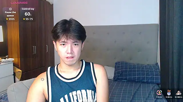 Snapshot of Addictiveboi chatting on 7, 10, 2025 Addictiveboi online show from 7, 10, 2025