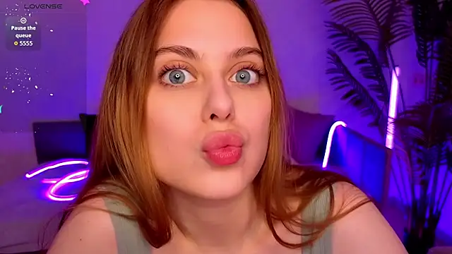 Snapshot of Alice_Wander chatting on 27, 11, 2025 Alice Wander online show from 27, 11, 2025