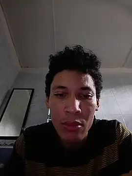 Snapshot of RuiMaddoox chatting on 28, 10, 2025 RuiMaddoox online show from 28, 10, 2025