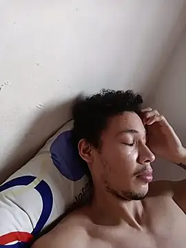 Snapshot of RuiMaddoox chatting on 14, 11, 2025 RuiMaddoox online show from 14, 11, 2025