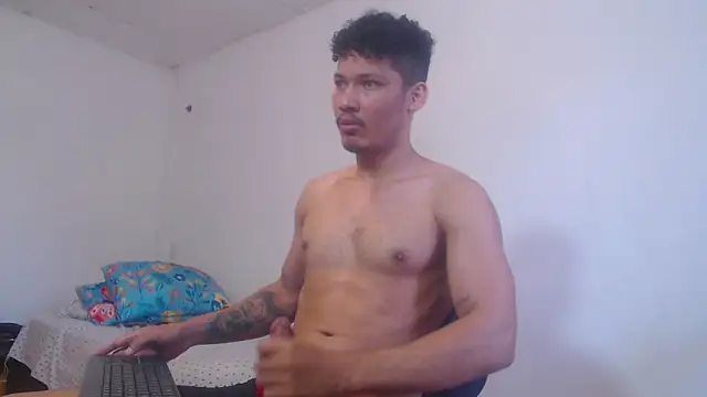 Snapshot of RuiMaddoox chatting on 18, 12, 2025 RuiMaddoox online show from 18, 12, 2025