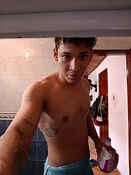 Snapshot of RuiMaddoox chatting on 5, 1, 2026 RuiMaddoox online show from 5, 1, 2026