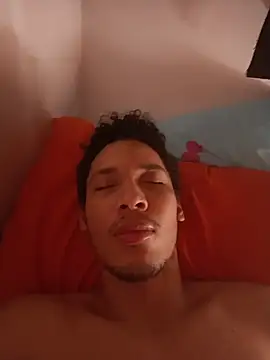 Snapshot of RuiMaddoox chatting on 26, 10, 2025 RuiMaddoox online show from 26, 10, 2025