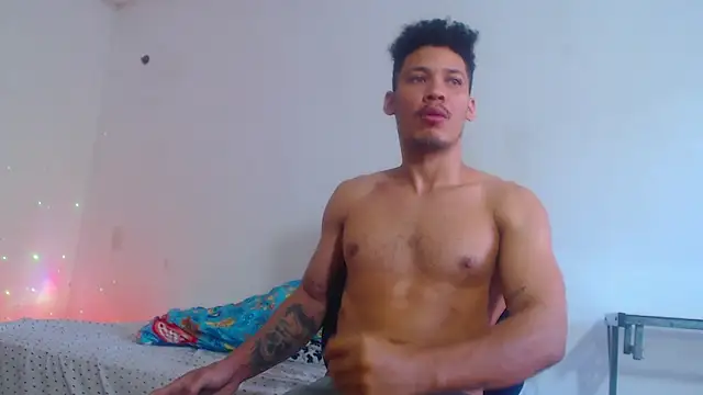 Snapshot of RuiMaddoox chatting on 19, 12, 2025 RuiMaddoox online show from 19, 12, 2025